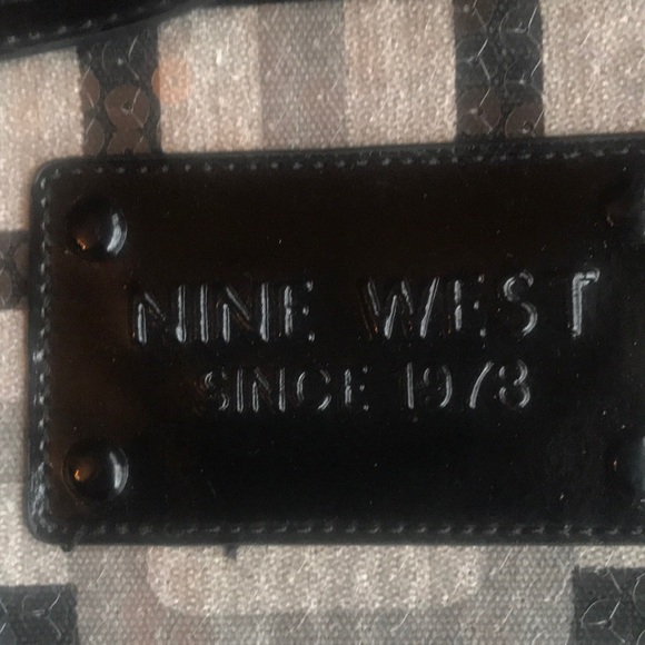 Nine West wristlet - Picture 3 of 5